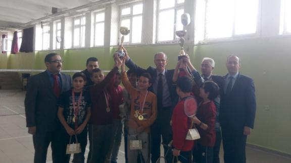 İl Milli Eğitim Müdürümüz Saim Kuştan Badminton Şampiyonlarına Tebrik Ziyareti