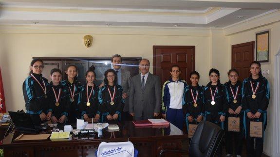Hentbol Şampiyonu Yozgat Atatürk Ortaokulu 