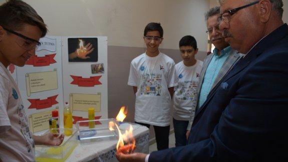 Merkez Ortaokulu ve  TOKİ Şehit Mehmet Koçak Ortaokulu  4006 TÜBİTAK Bilim Fuarı 