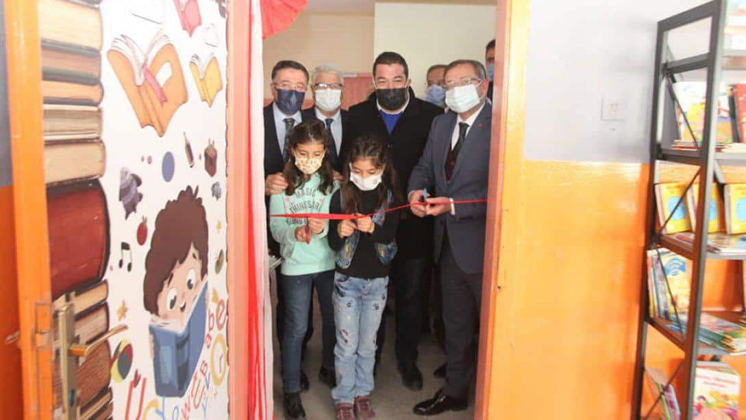 Şefaatli Kuzayca Köyü Şehit Suat Altuntaş İlkokulu Kütüphanesi Açıldı