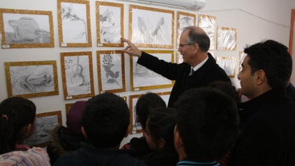 İl Milli Eğitim Müdürümüz Saim KUŞ tan Çadırardıç Ortaokulu Resim Sergisi Ziyareti