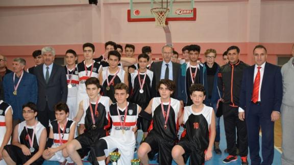 İl Milli Eğitim Müdürümüz Saim KUŞ Basketbol Final Maçında