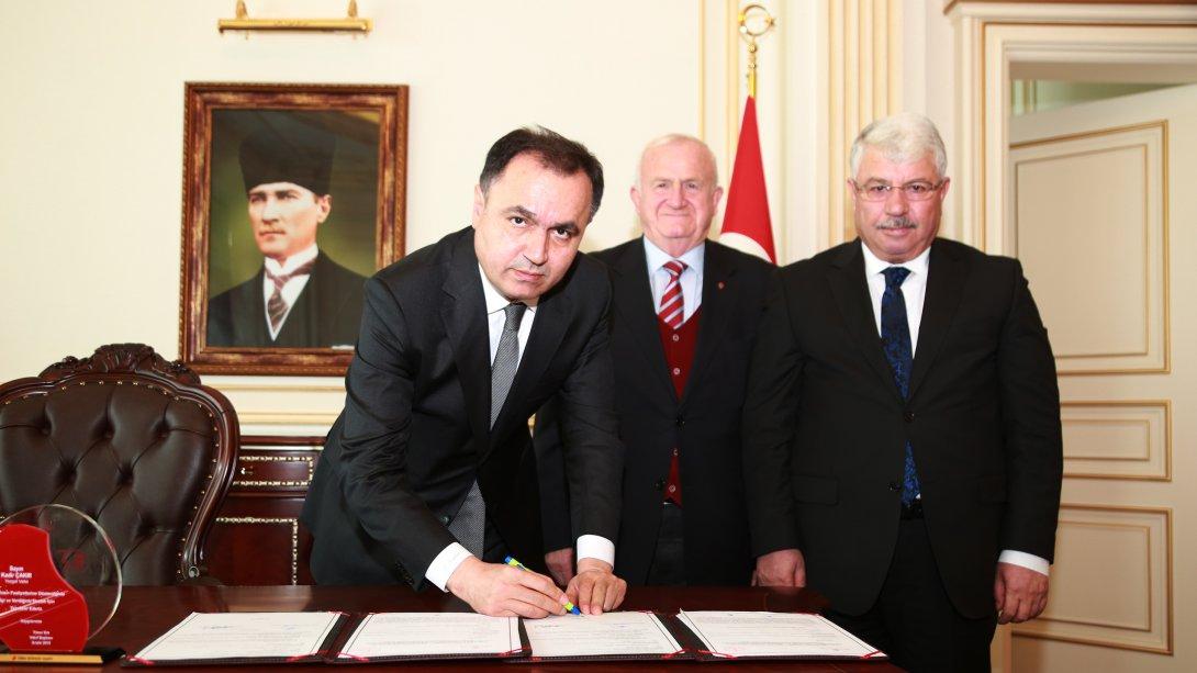     İl Milli Eğitim Müdürlüğümüz İle Türkiye Böbrek Vakfı Arasında İş Birliği Protokolü İmzalandı