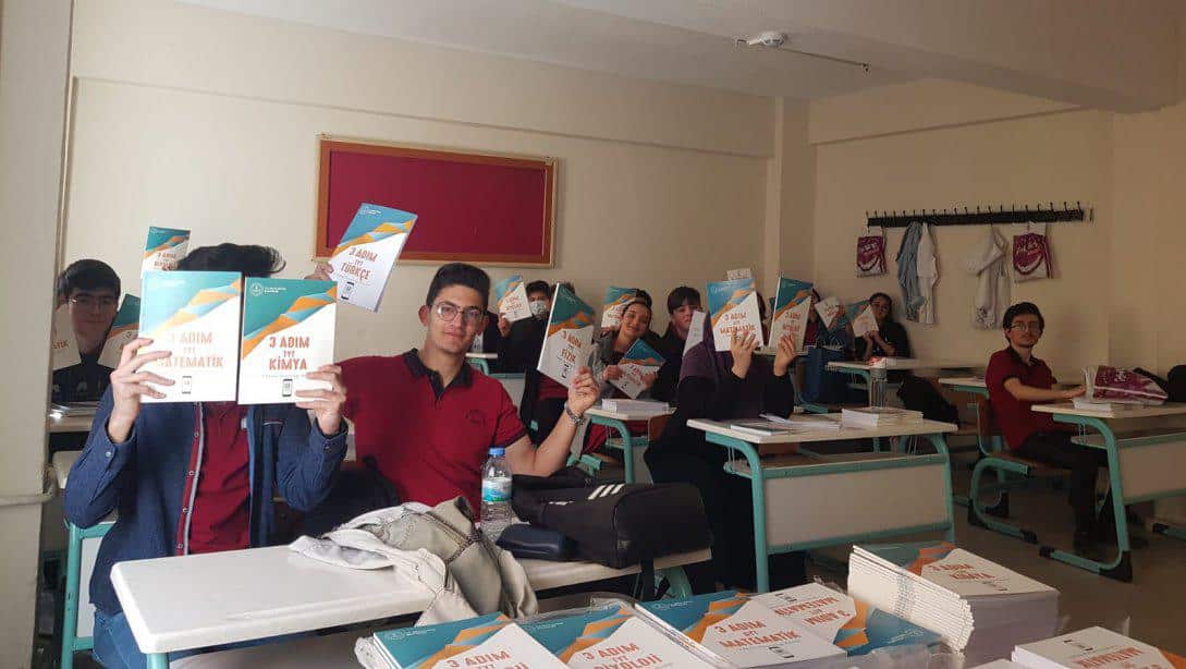 Sınavlara Hazırlık Kitapları Milli Eğitim Bakanlığımızca Ücretsiz Olarak Öğrencilerimize Dağıtıldı
